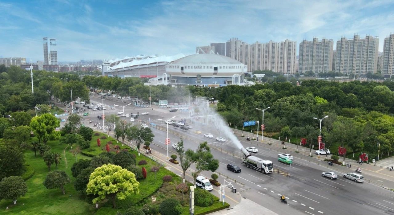 金年金字招牌(jinnian)环境荣登“城市服务十大影响力企业”和“环卫装备十大影响力企业”双榜